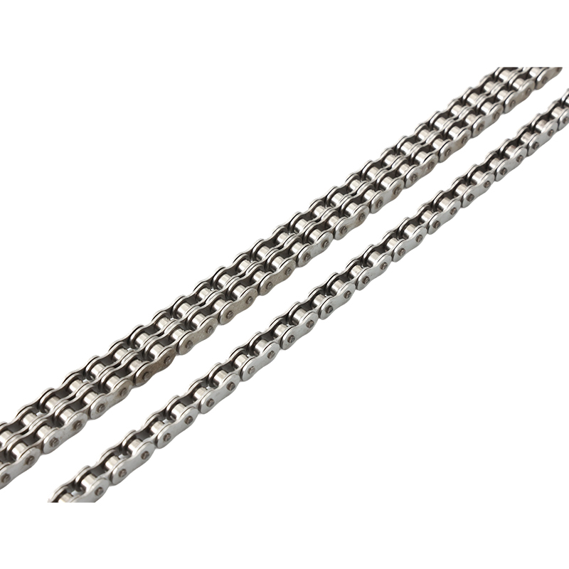 How does pre-stretching treatment of stainless steel 304 transmission chain improve slack?